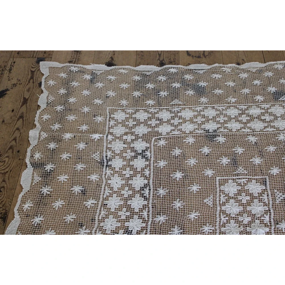 Vintage Handmade Crochet Lace White Tablecloth Shabby Chic Scallop 64
